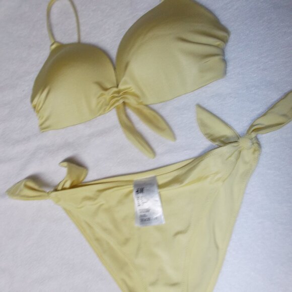 Light Yellow H&M Bikini Set in S Bottom/34C Top - Picture 2 of 4